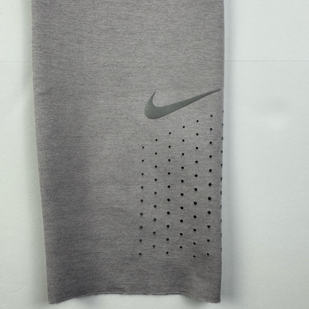 Nike Light Gray Dri-fit cropped running leggings - Picture 3 of 8
